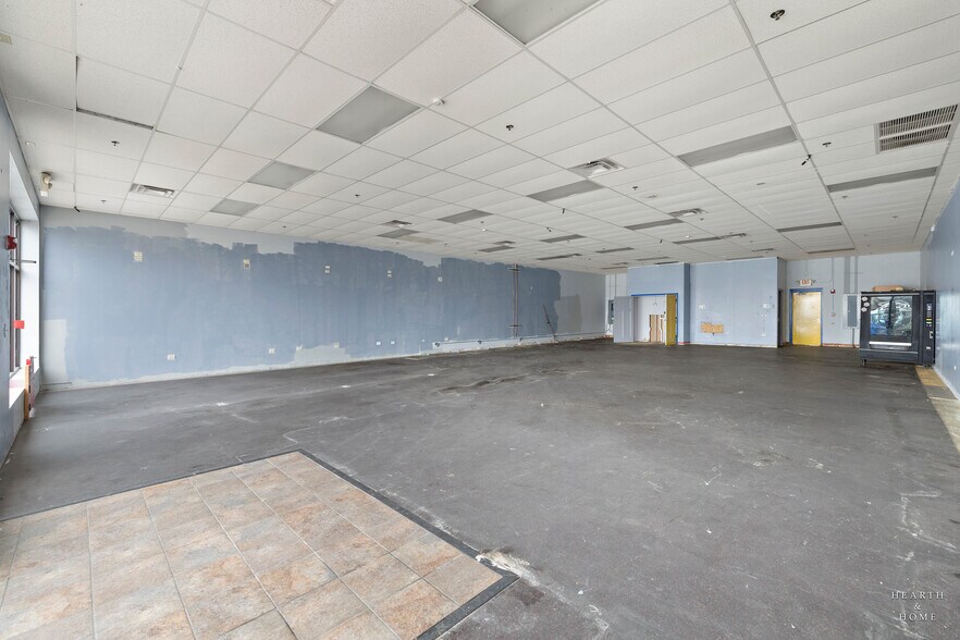 More Photos Of 450 N Route 31, Crystal Lake Fast Food For Lease