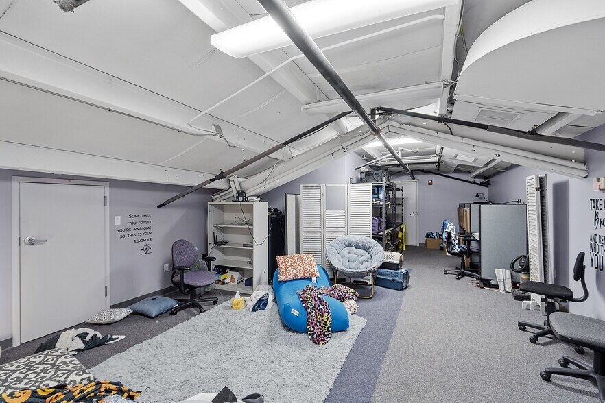 More Photos Of 180 Bear Hill Rd, Waltham Medical For Sale