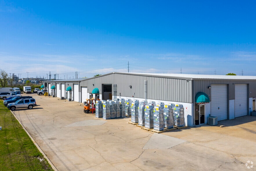 More Photos Of 11626-11686 E 51st St, Tulsa Warehouse For Lease