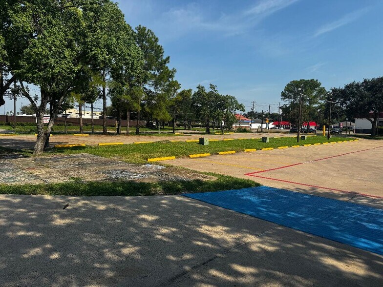 More Photos Of 6915 Spencer Hwy, Pasadena Restaurant For Lease