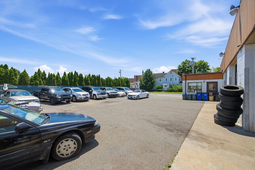 More Photos Of 19 Seaman Ave, Bethpage Warehouse For Sale