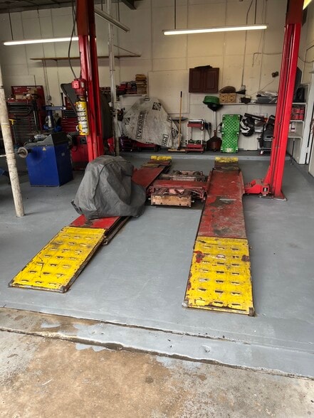 More Photos Of 207 N Temple Ave, Starke Auto Repair For Sale