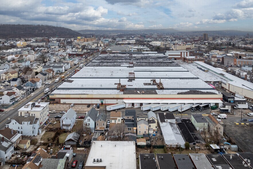 More Photos Of 297 Getty Ave, Paterson Warehouse For Lease