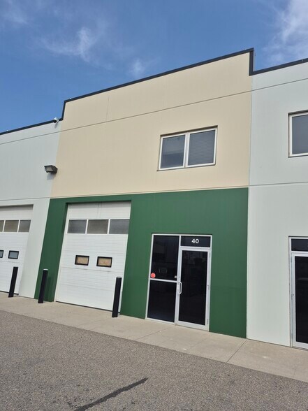 More Photos Of 4807 32nd St SE, Calgary Warehouse For Lease