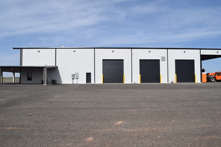 More Photos Of 6306 County 122 Rd, Midland Distribution For Lease