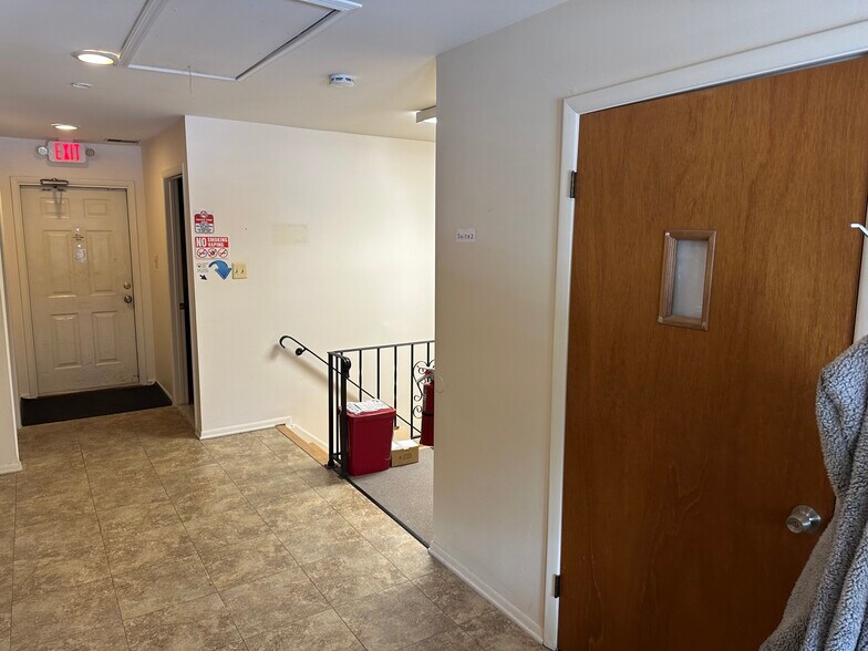 More Photos Of 511 Dover Rd, Toms River Office For Lease