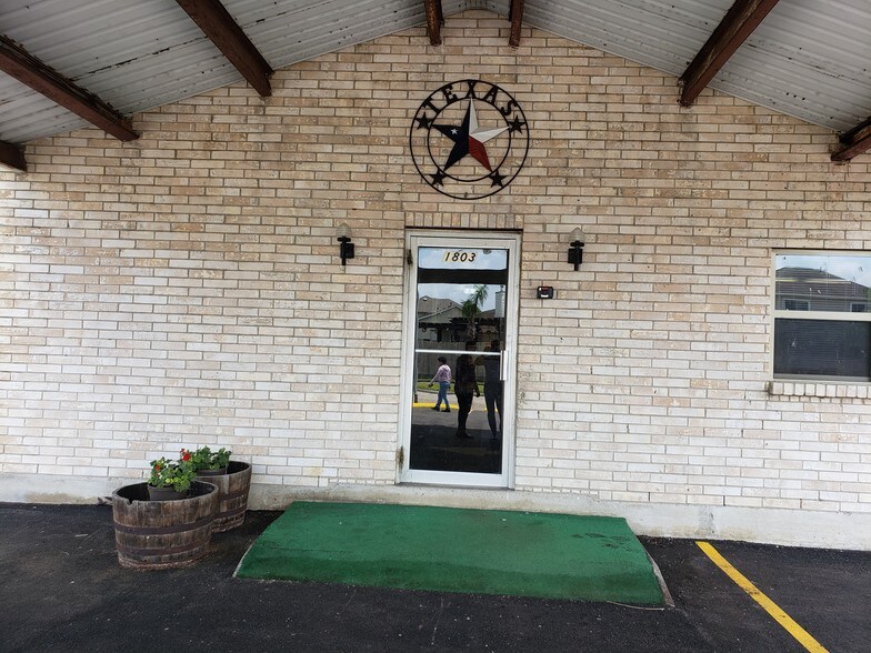 More Photos Of 1803 Kenwick Pl, Pasadena Daycare Center For Sale