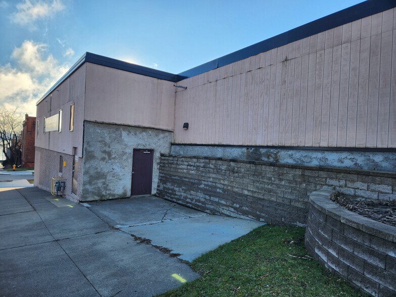 More Photos Of 831 E 2nd St, Duluth Office For Sale