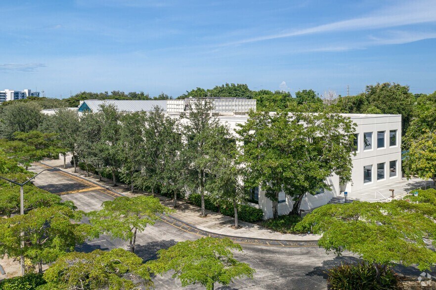 More Photos Of 6400 N Congress Ave, Boca Raton Office For Lease