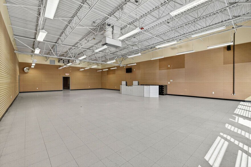 More Photos Of 300-326 Columbus Corners Dr, Whiteville Storefront For Lease