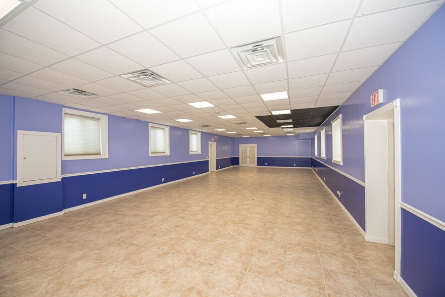 More Photos Of 141 Pine Aire Dr, Bay Shore Storefront Retail Office For Sale