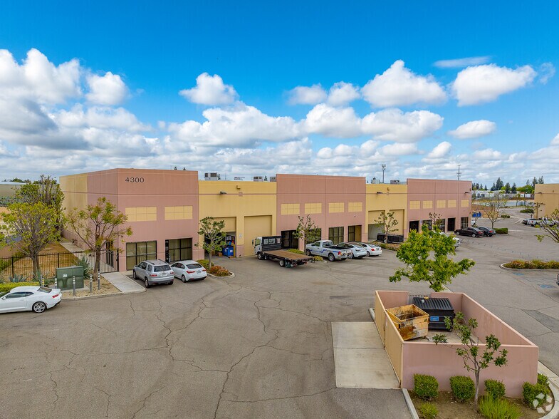 More Photos Of 4300-4308 Resnik Ct, Bakersfield Distribution For Lease