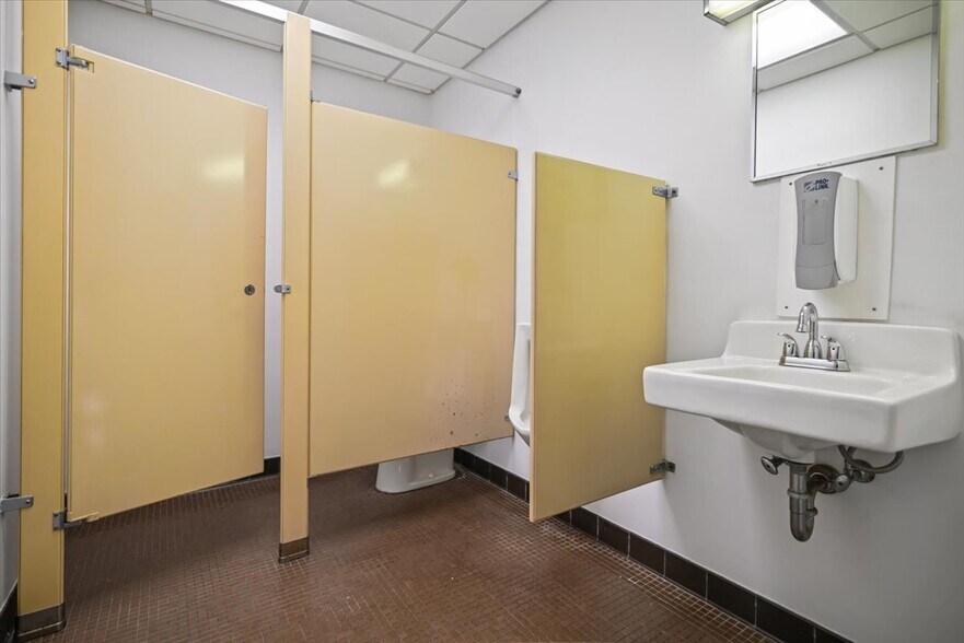 More Photos Of 209 Skyline Dr, East Stroudsburg Freestanding For Lease