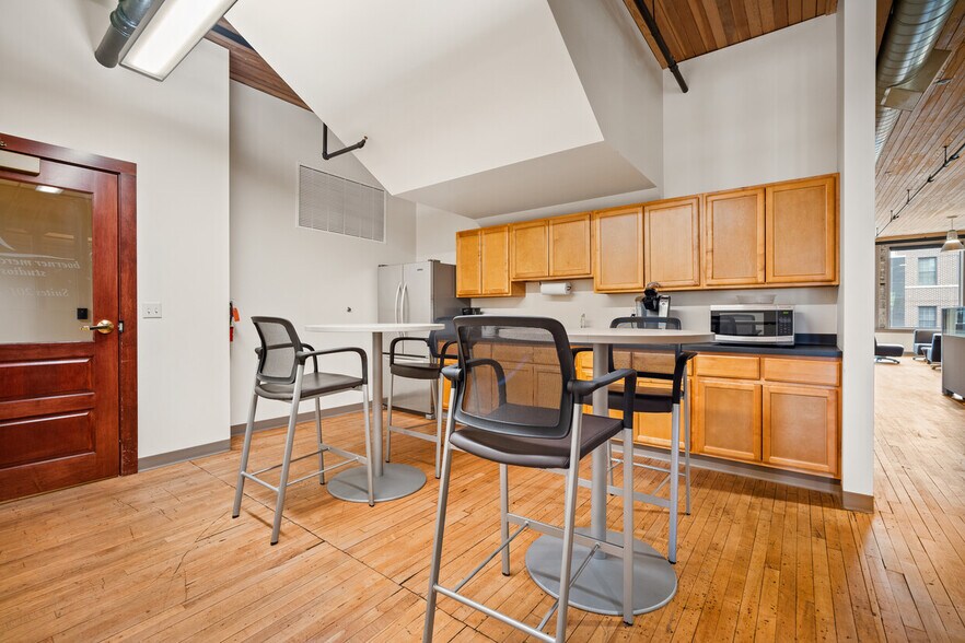 More Photos Of 211 N Franklin St, Port Washington Office For Lease