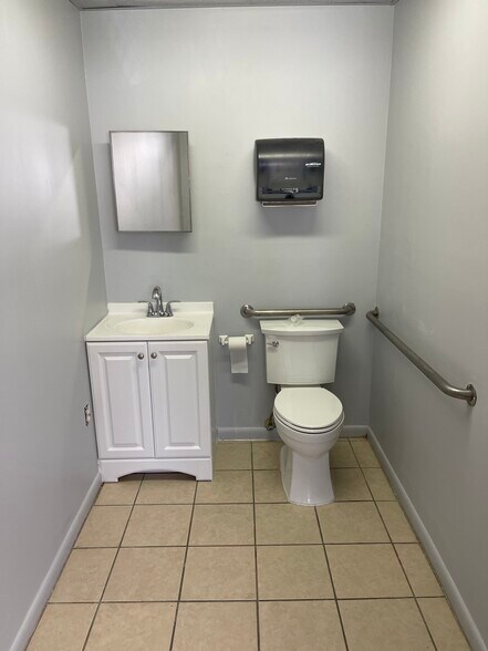 More Photos Of 1001 E Skagway Ave, Tampa Warehouse For Lease