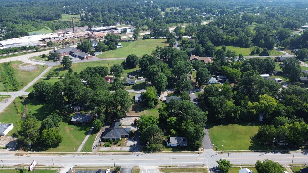 More Photos Of 253 E Savannah St, Calhoun Falls Freestanding For Sale