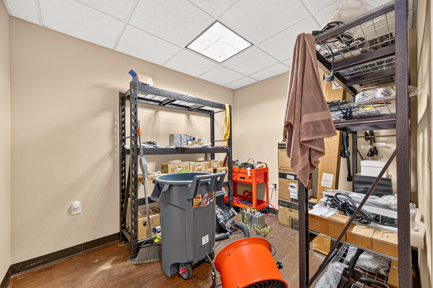 More Photos Of 214 N Loop 336 E, Conroe Office For Sale