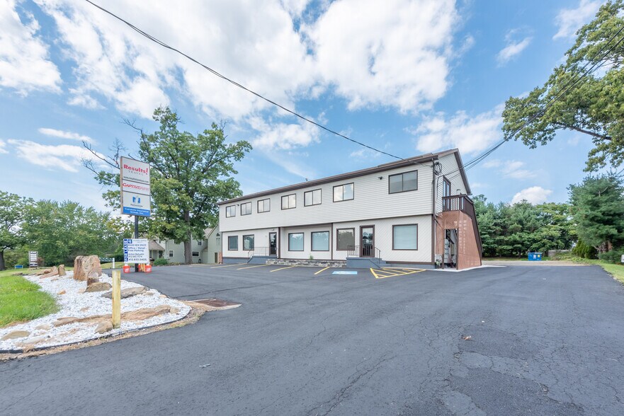 More Photos Of 238 Moon Clinton Rd, Coraopolis General Retail For Lease