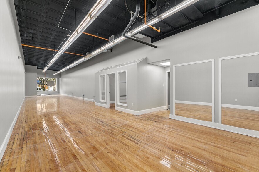 More Photos Of 442-450 Main St, Warren Storefront Retail Office For Lease