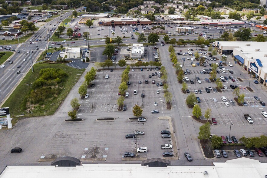 More Photos Of 5560 Nolensville Pike, Nashville Department Store For Lease