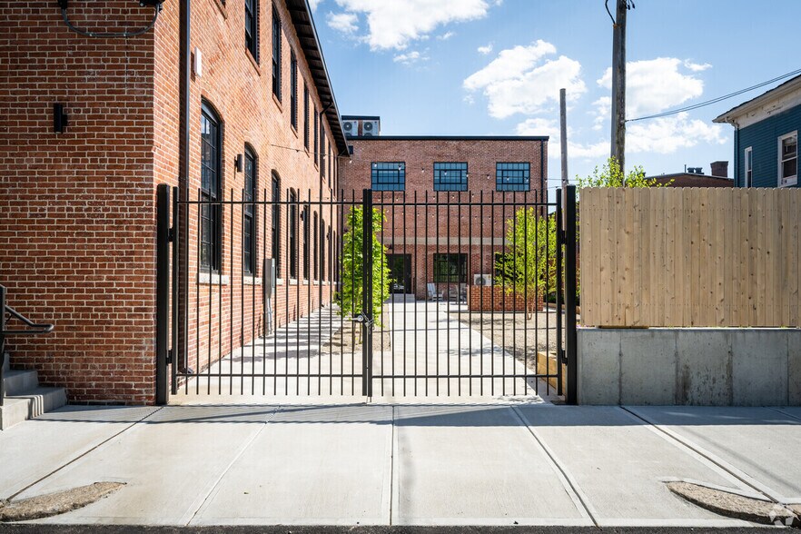 More Photos Of 44 Warren St, Providence Restaurant For Lease