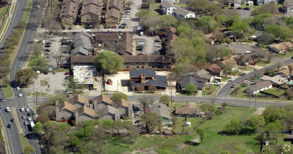 More Photos Of 5621 Emerald Forest Dr, Austin Restaurant For Lease