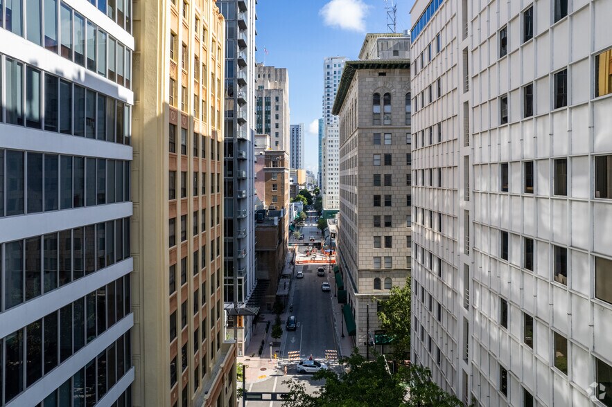 More Photos Of 200 SE 1st St, Miami Office For Sale