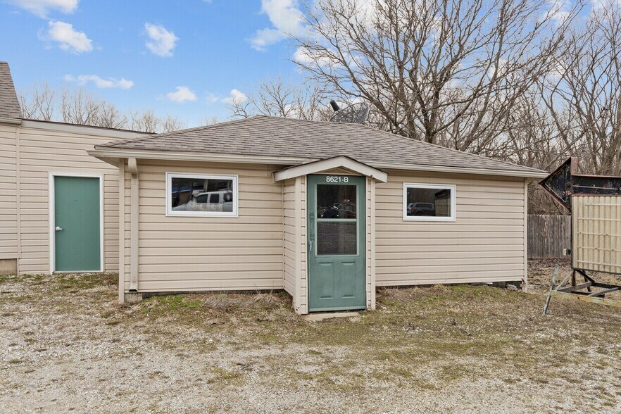 More Photos Of 8621 US Hwy 12, Richmond Bar For Sale