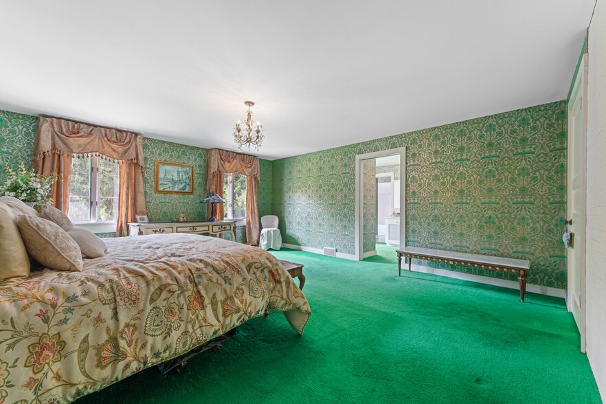 More Photos Of 550 Warner rd, Vienna Specialty For Sale