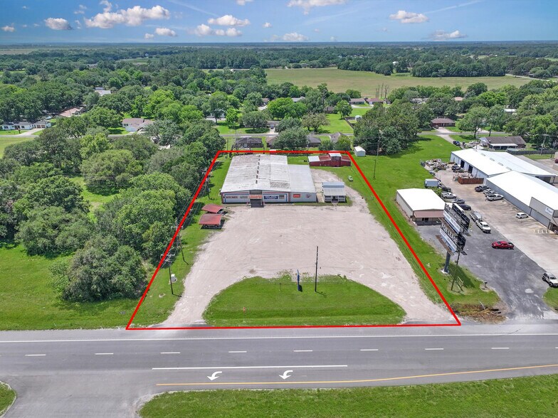 More Photos Of 1440 Gulfway Dr, Winnie Showroom For Sale