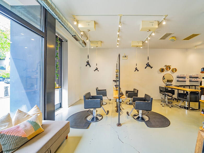 More Photos Of 2028 W Division St, Chicago Storefront Retail Residential For Lease