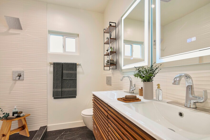 More Photos Of 1047 N Sierra Bonita Ave, West Hollywood Apartments For Sale