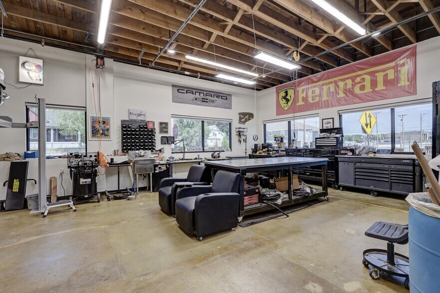 More Photos Of 102 S Wall Ave, Joplin Office For Sale