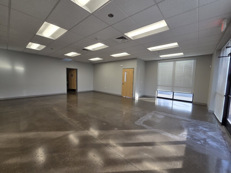 More Photos Of 2019-2025 Vista Ave SE, Salem Warehouse For Lease