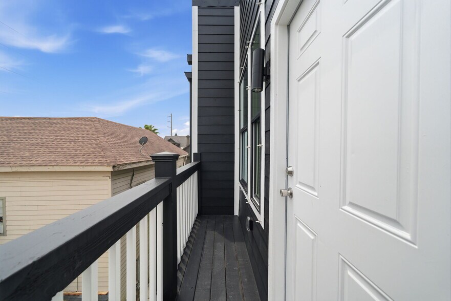 More Photos Of 715 28th St, Galveston Apartments For Sale