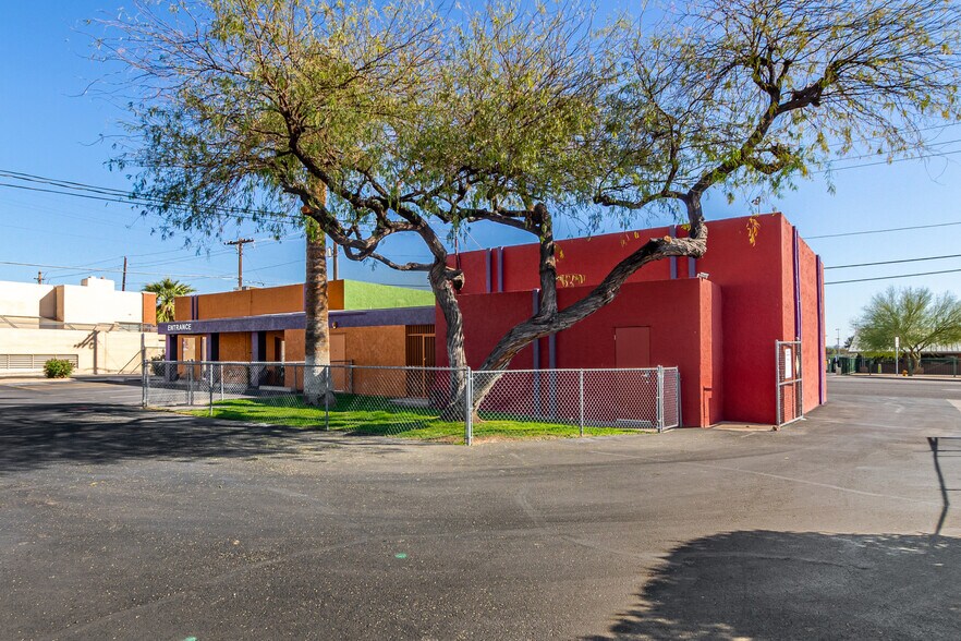 More Photos Of 20 W Dunlap Rd, Phoenix Veterinarian Kennel For Sale