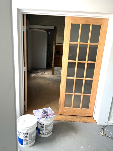 More Photos Of 702 Experiment St, Griffin Storefront Retail Office For Sale