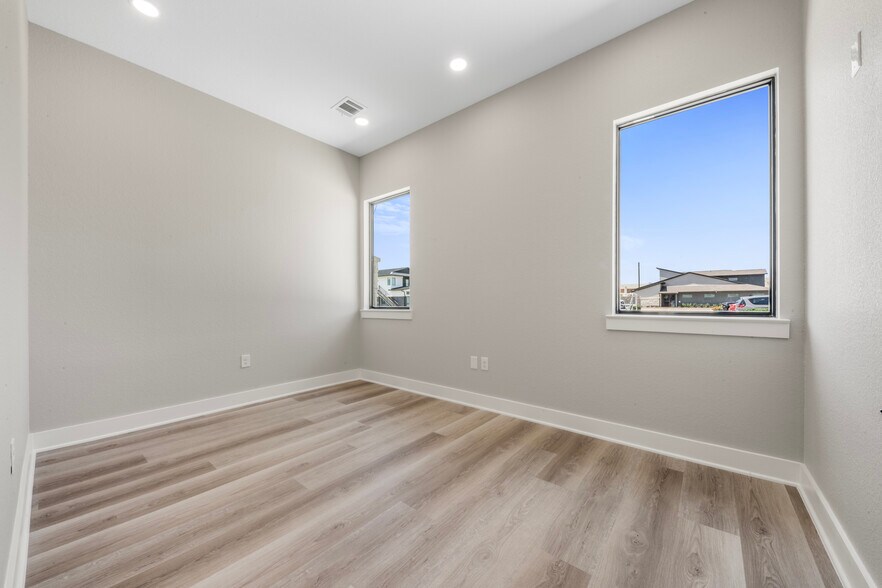 More Photos Of 213 Bella Katy Dr, Katy Medical For Lease