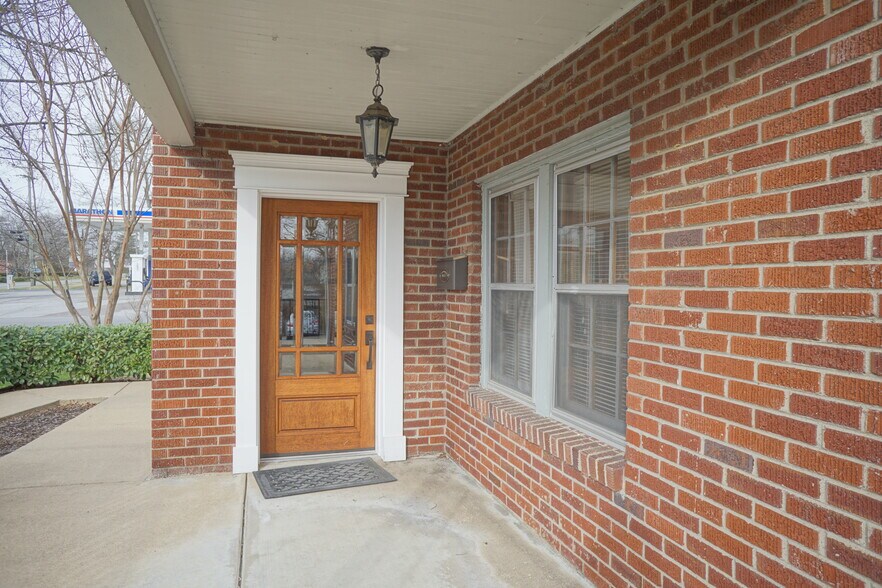 More Photos Of 201 Walton Ferry Rd, Hendersonville Office For Sale