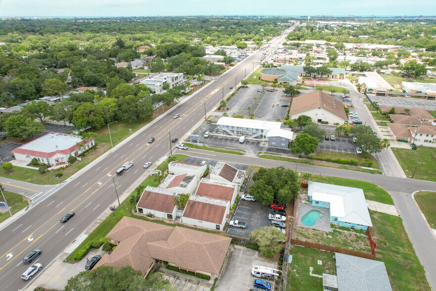 More Photos Of 2945-2963 Bee Ridge Rd, Sarasota Office For Lease