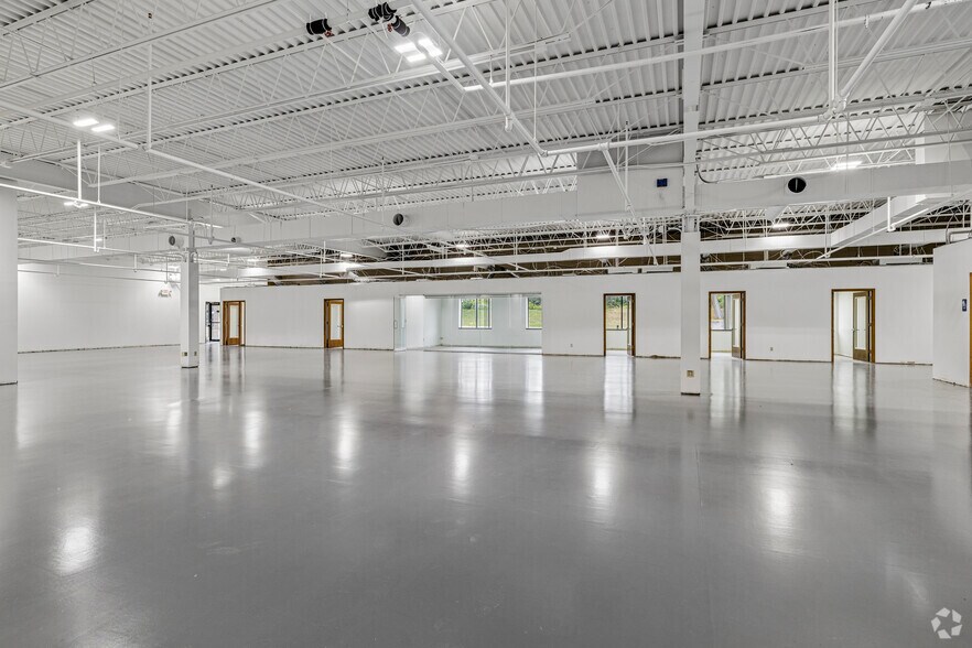 More Photos Of 343 E 82nd St, Chaska Warehouse For Sale