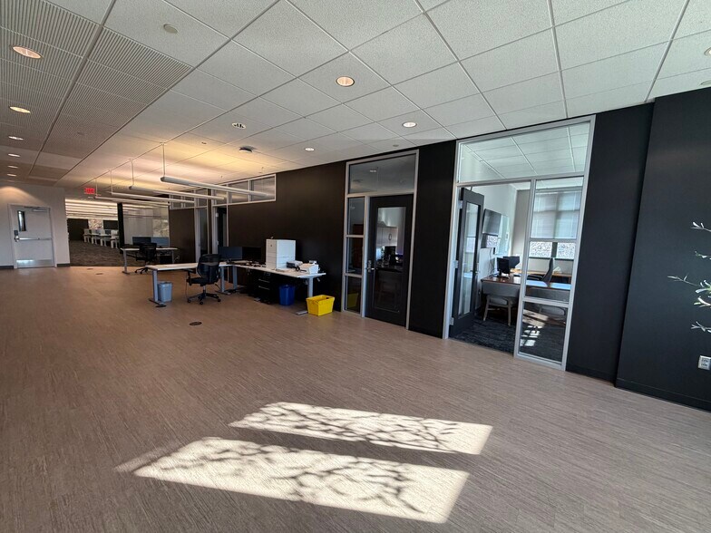 More Photos Of 6300 Sprint Pky, Overland Park Coworking Space