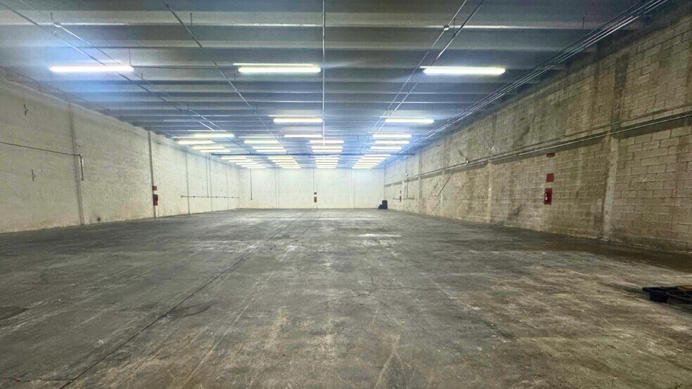 More Photos Of 8080-8100 NW 33rd St, Doral Warehouse For Lease