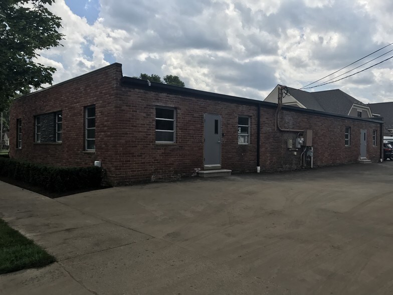 More Photos Of 2075 E 14 Mile Rd, Birmingham Loft Creative Space For Lease