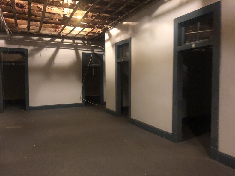 More Photos Of 345 W Commerce St, San Antonio Storefront Retail Office For Sale