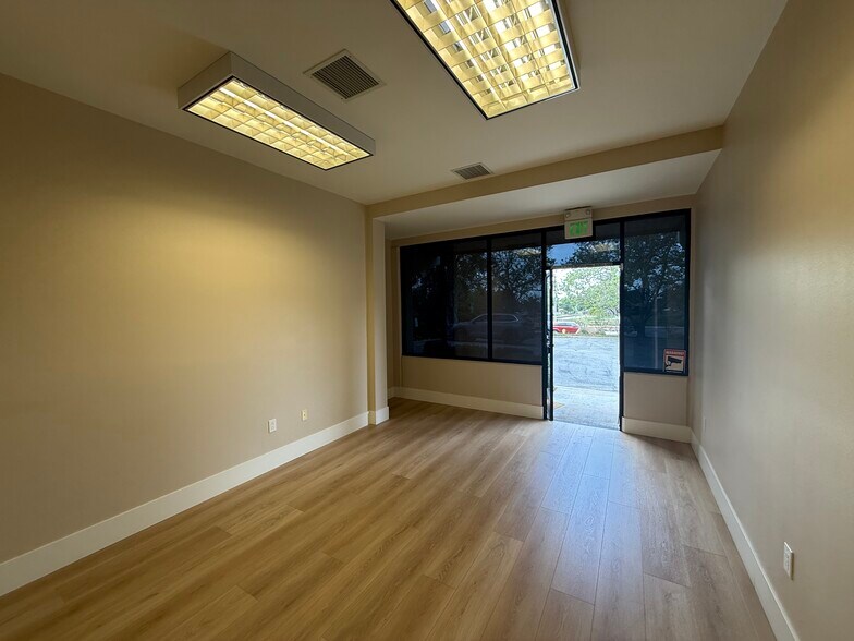 More Photos Of 450 S Lone Hill Ave, San Dimas Warehouse For Lease