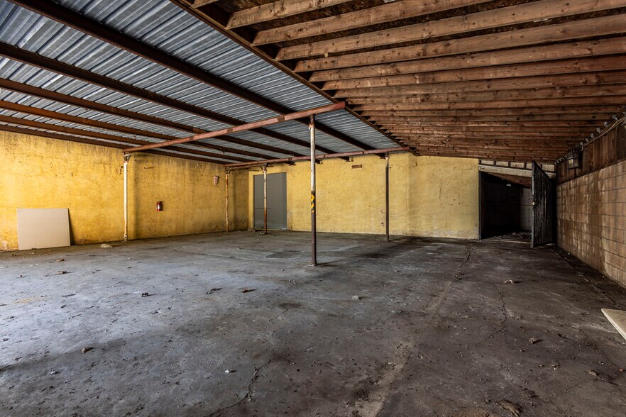 More Photos Of 2703 Southwest Dr, Los Angeles Warehouse For Lease