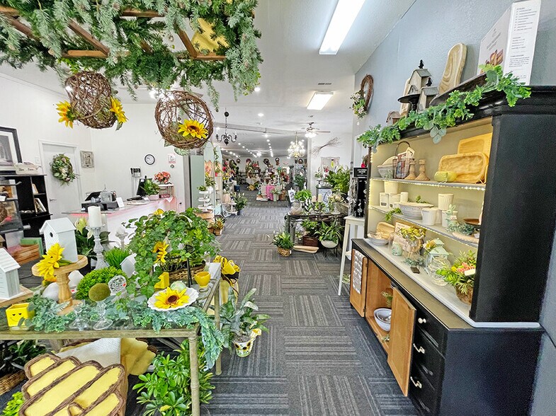 More Photos Of 200 Collinsville Rd, Troy Warehouse For Lease