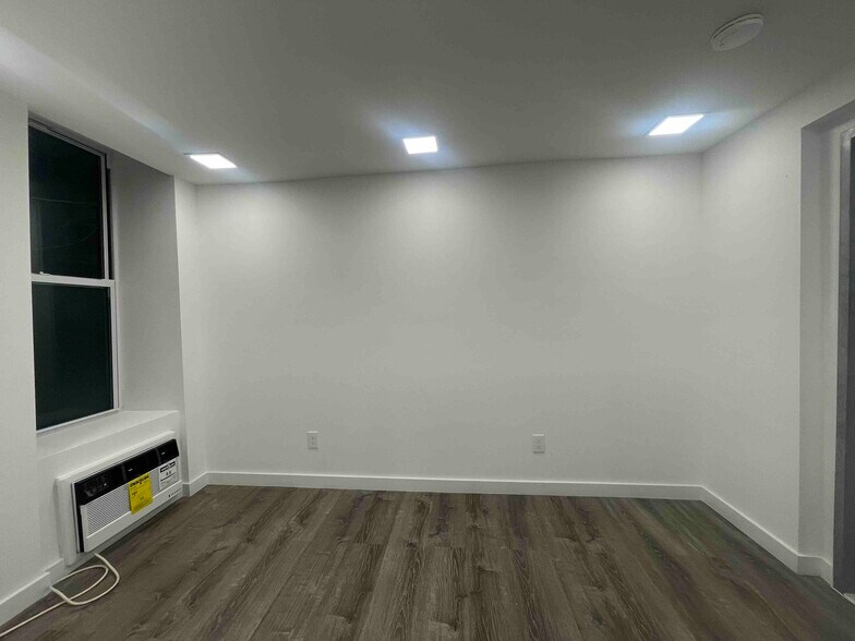 More Photos Of 128 W 13th St, New York Apartments For Lease