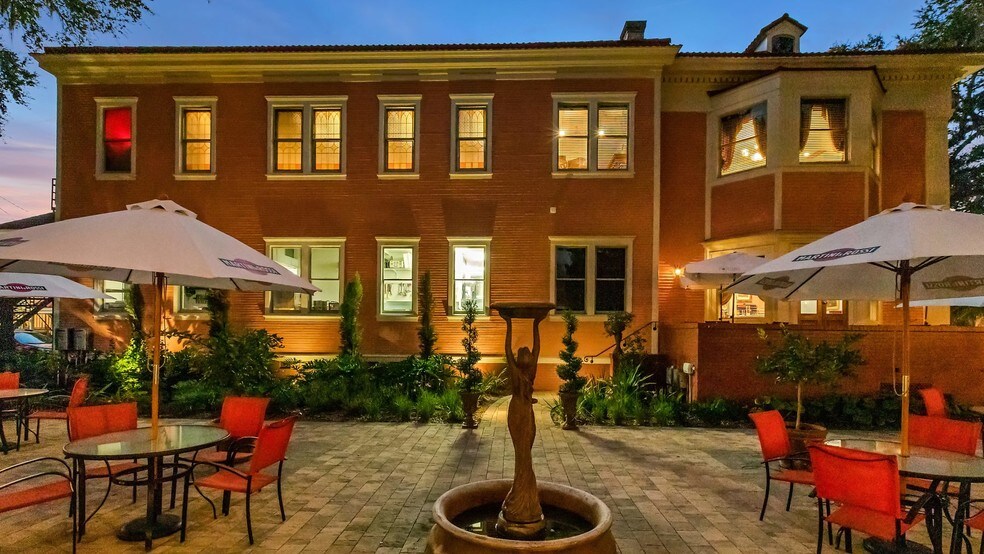 More Photos Of 119 E 37th St, Savannah Restaurant For Sale
